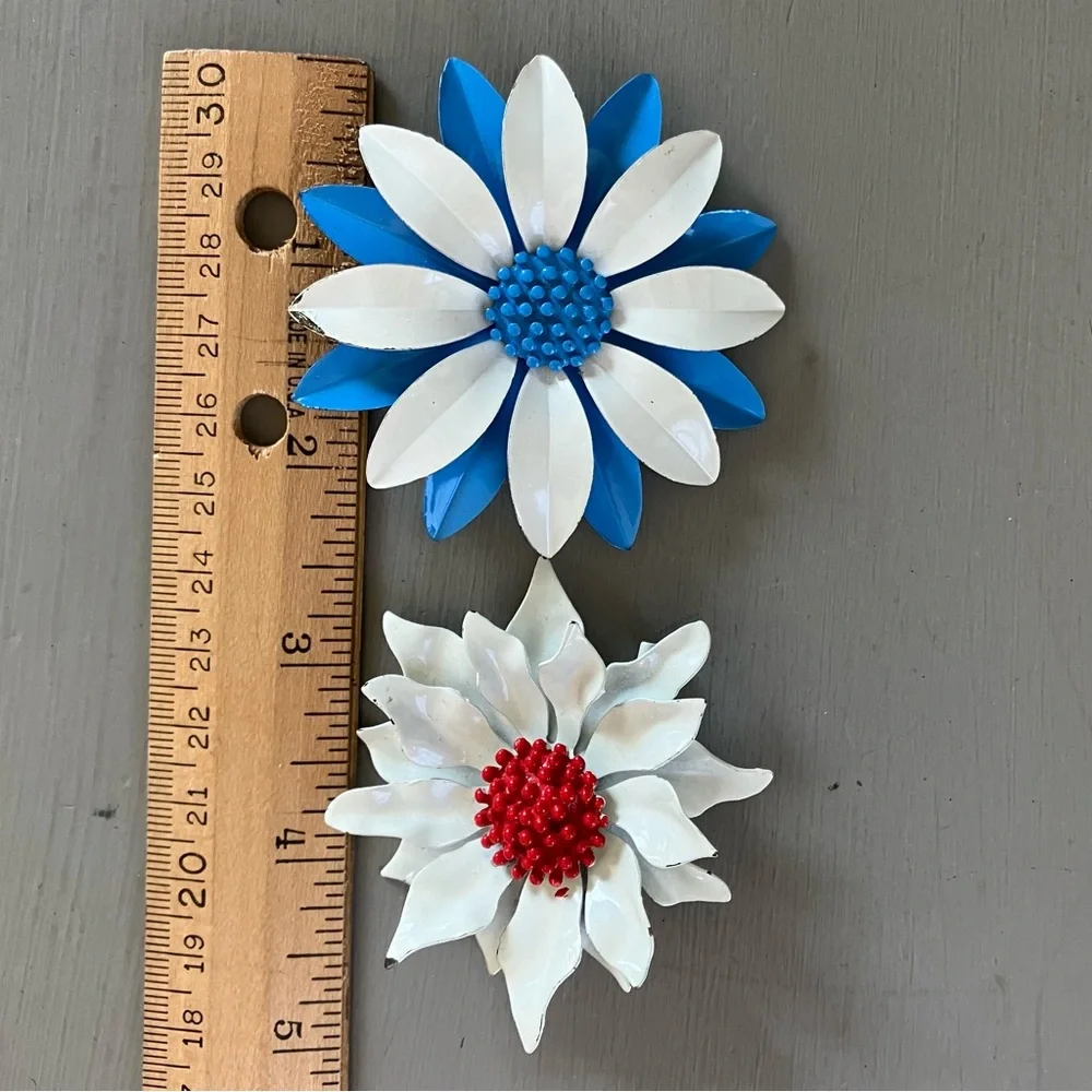 Two Vintage Enamel Brooch Flower Pins - Picture 6 of 6